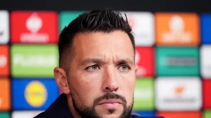 Francesco Farioli and his Porto side are holding an advatage as they welcome Stuttgart 