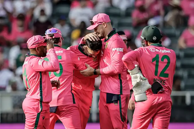 South Africa celebrate the wicket of Alex Carey
