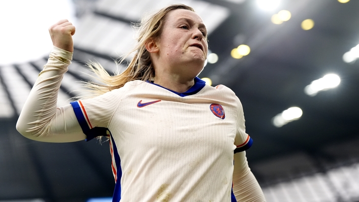 Erin Cuthbert heads winner as Chelsea beat Man City to move closer to WSL title