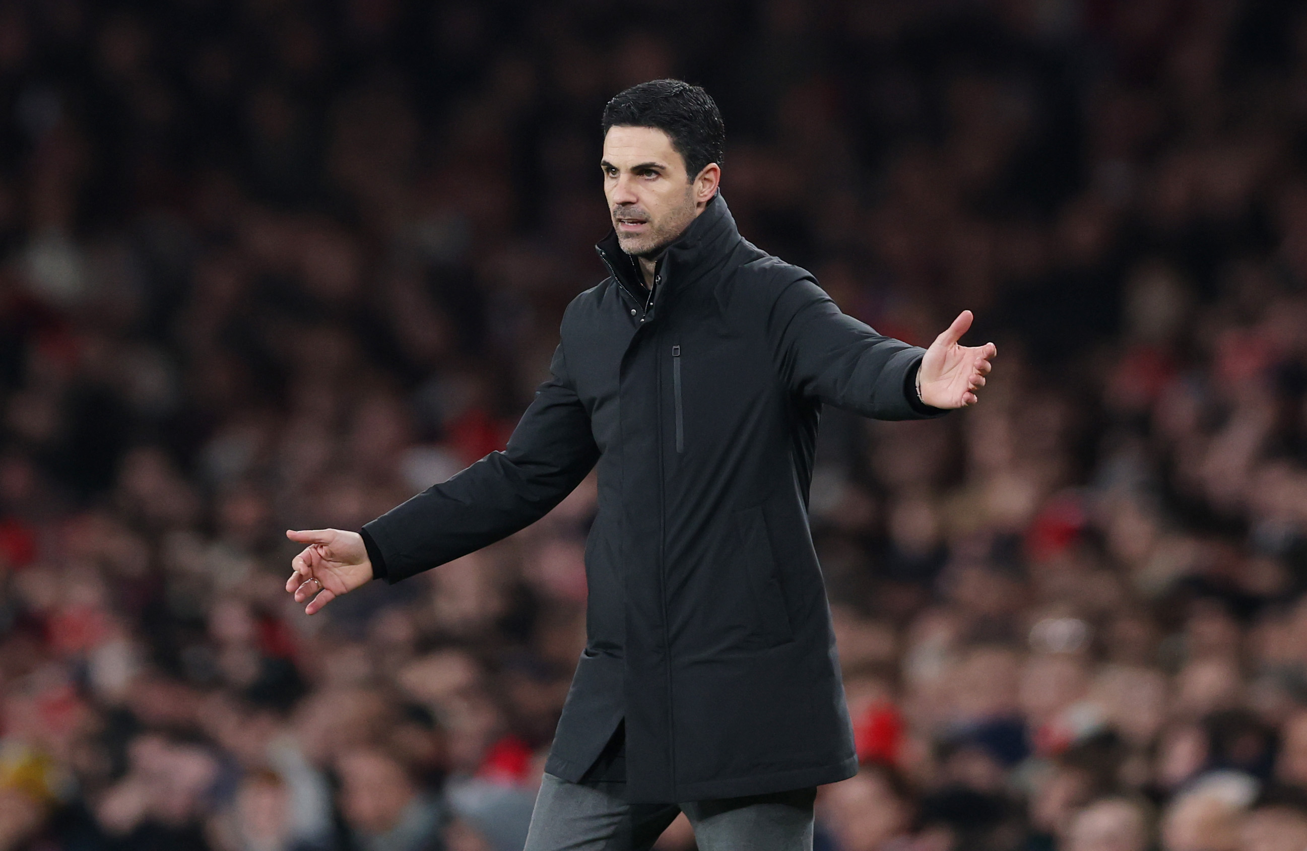 Arsenal rocked by Man United as lead shrinks to four