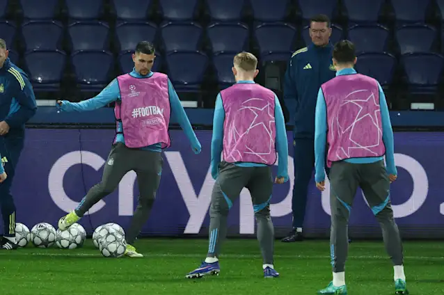 Newcastle face near full‑strength PSG in Paris