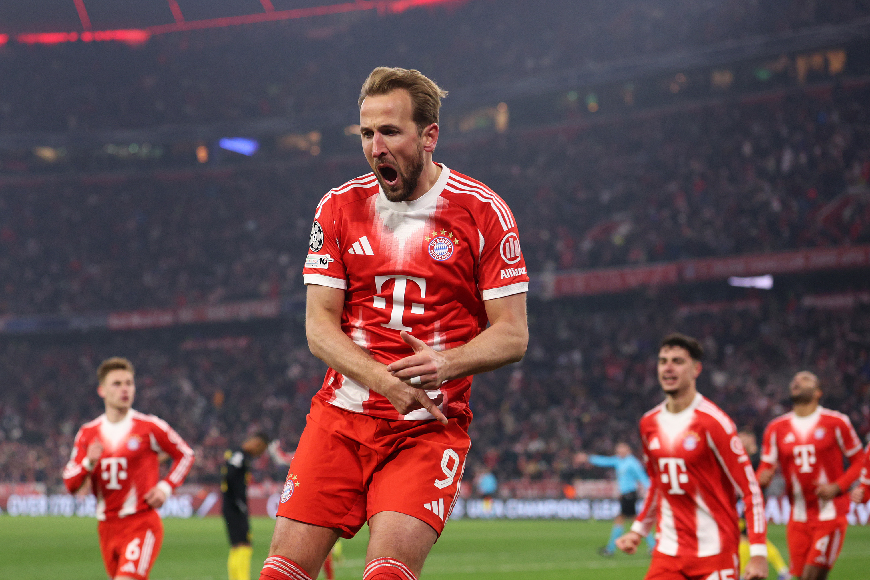 Bayern push Kane extension as key defenders return