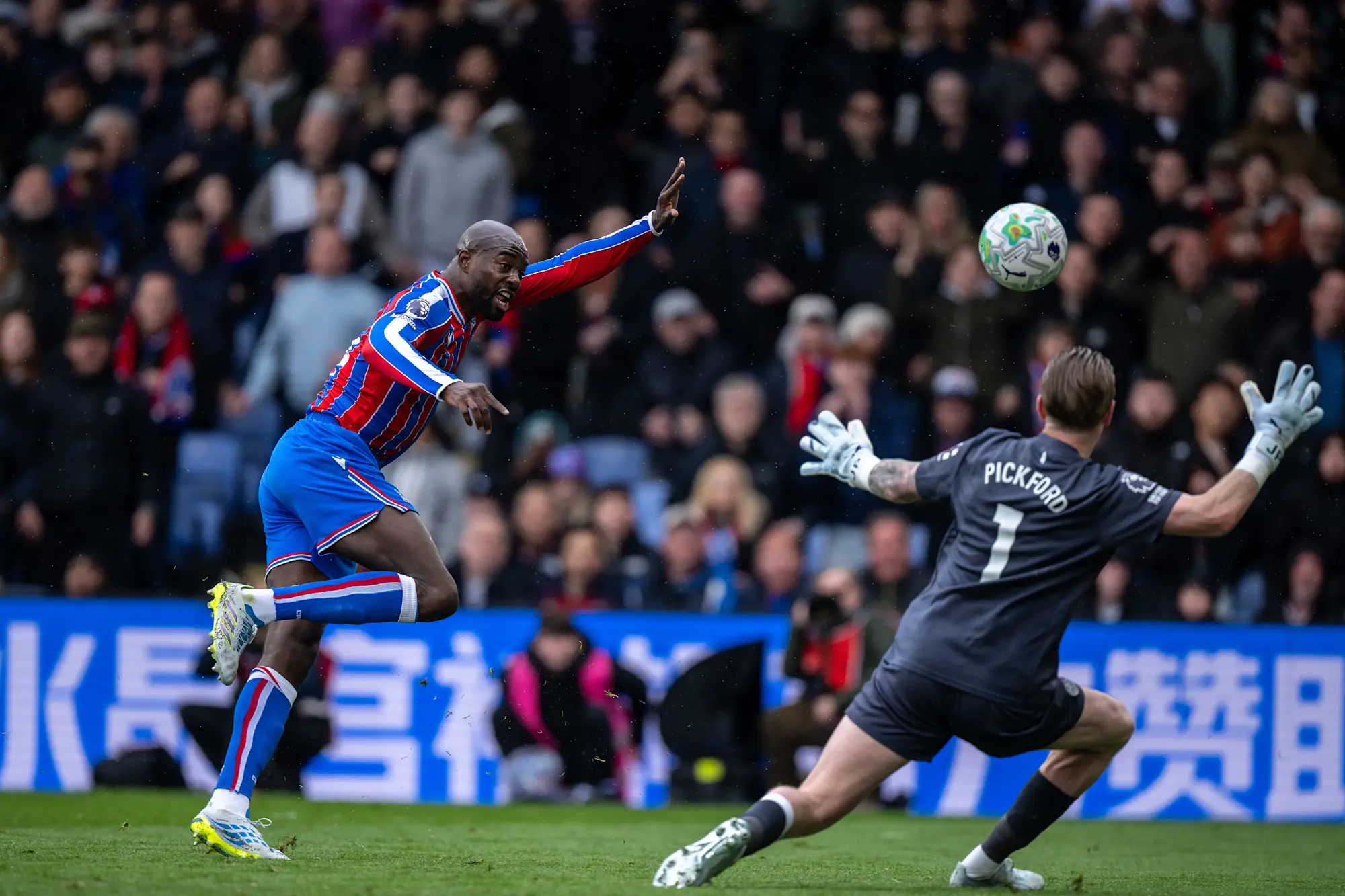 Jean-Philippe Mateta of Crystal Palace and Jordan Pickford of Everton during the Premier League match between Crystal Palace and Everton at Selhurst Park on May 10, 2026 in London, United Kingdom.