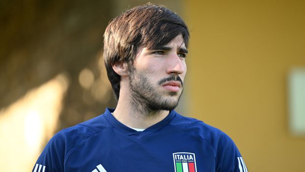 Tonali and Zaniolo sent home from Italy camp amid investigation