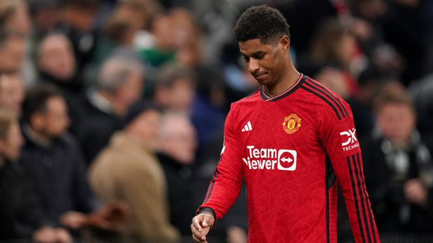 Hojlund rues Rashford red as 10-man United fall to shock defeat