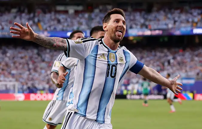 Lionel Messi celebrates scoring for Argentina against Algeria at the 2026 World Cup.