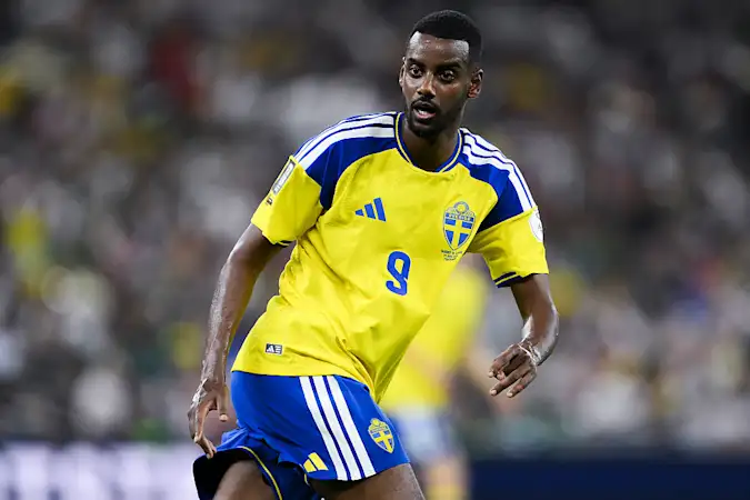 Alexander Isak in action for Sweden in a World Cup 2026 group game against Tunisia.