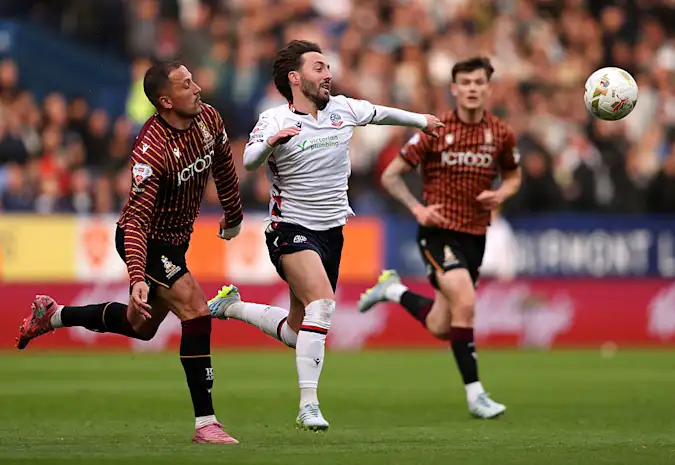 Bolton-s Josh Sheehan and Bradford City-s Antoni Sarcevic compete for the ball in the League One Play-Off Semi-Final first leg.