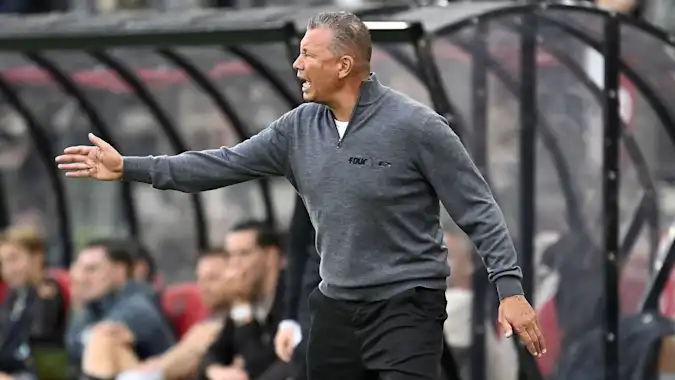 Lee-Roy Echteld's unbeaten AZ have started the new season with six wins from seven games in all competitions.
