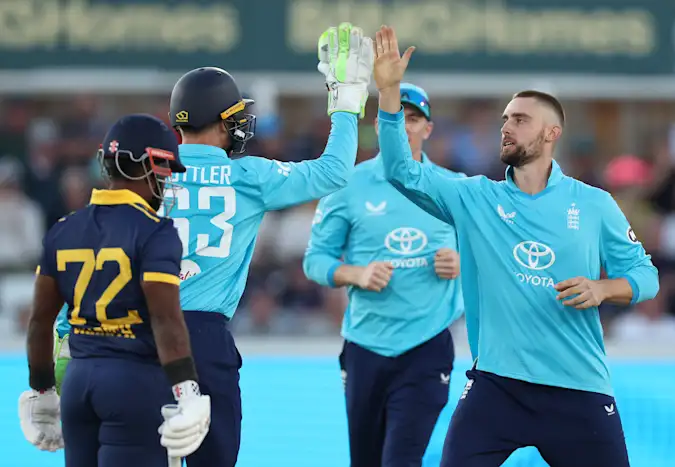 England beat Sri Lanka by 89 runs in the first ODI at Chester-le-Street