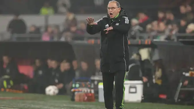 Martin O'Neill's Celtic are looking to keep the pressure on Hearts at the top of the Scottish Premiership