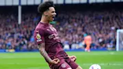Manchester City score late goals at Everton to boost Champions League chances