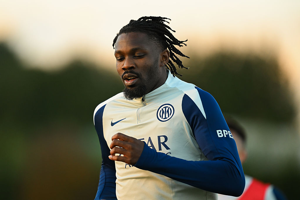 The first Derby della Madonnina of the season will take place at the iconic San Siro on Sunday night (19:45 GMT), with table-toppers Inter Milan hoping to fend off city rivals AC Milan in the race for the Scudetto. 