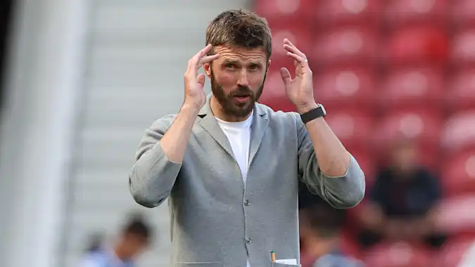 Michael Carrick enjoyed a fine start in charge of Man Utd as they beat neighbours City 2-0.