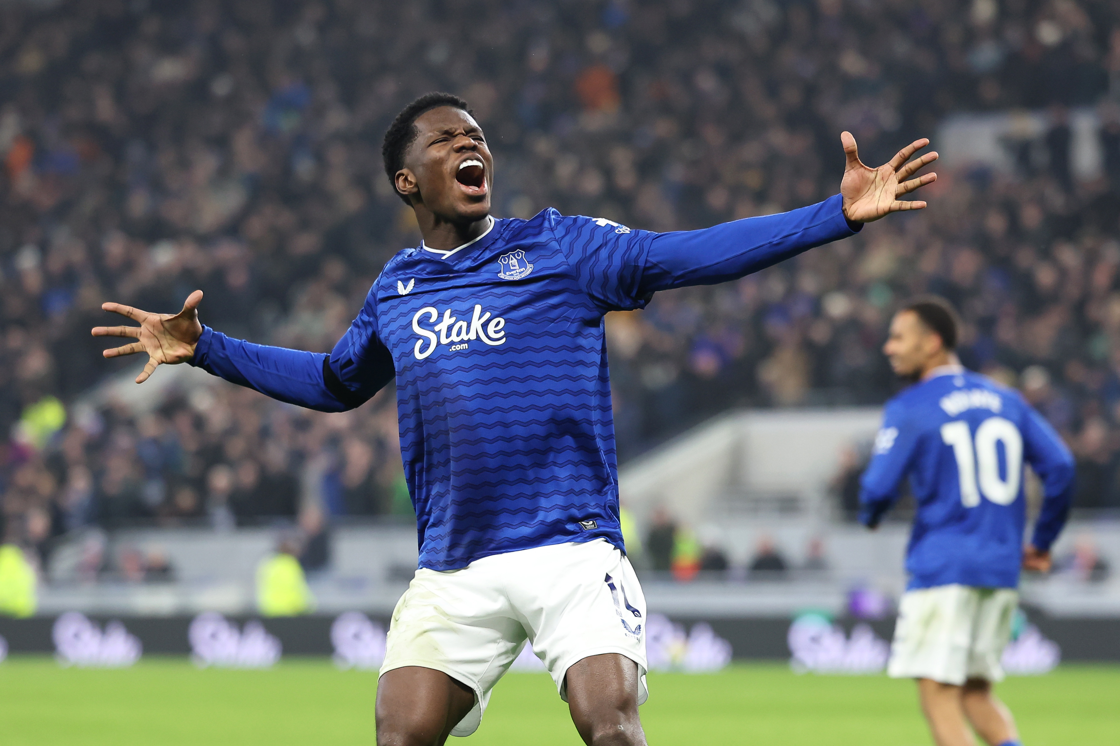 Everton rally as Barry strikes again v Leeds