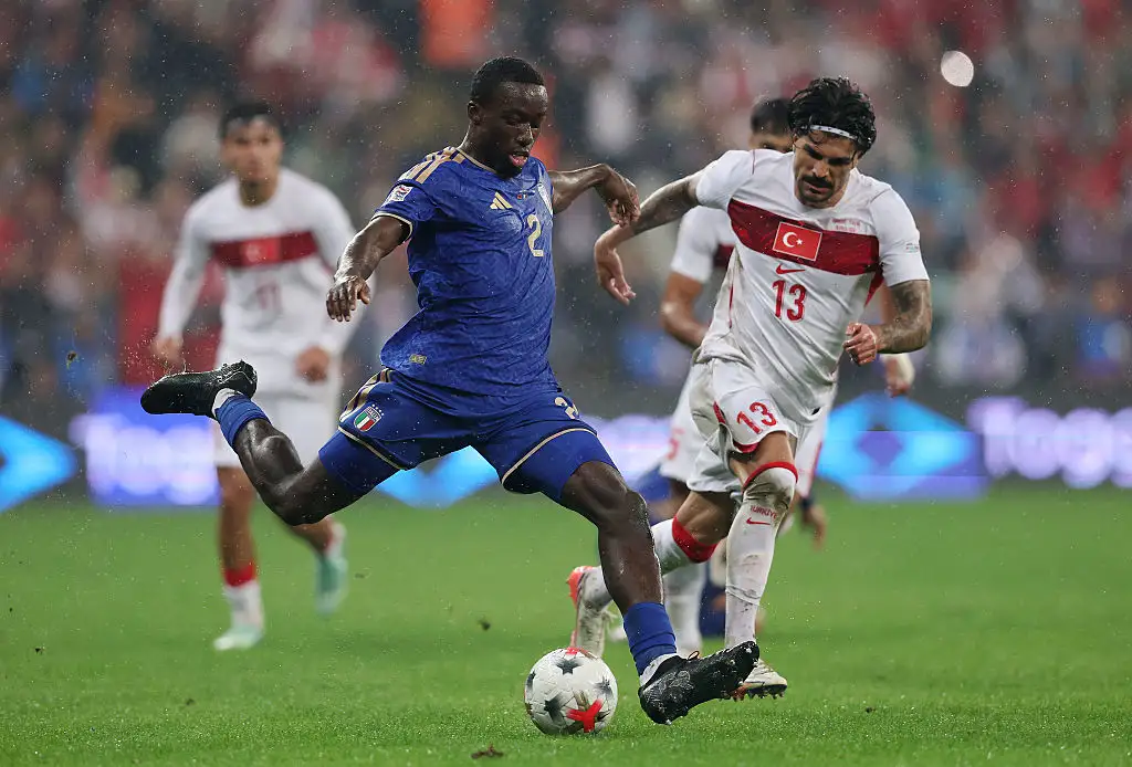 Michael Kayode of Italy crosses the ball under pressure from Eren Elmal of Turkiye during the UEFA Nations League 2026/27 group phase match between Türkiye and Italy at Atatürk Spor Kompleksi Matli Stadyumu on September 28, 2026 in Bursa, Turkey