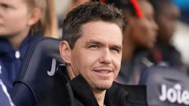 Manchester United held by West Ham to dent faint title hopes