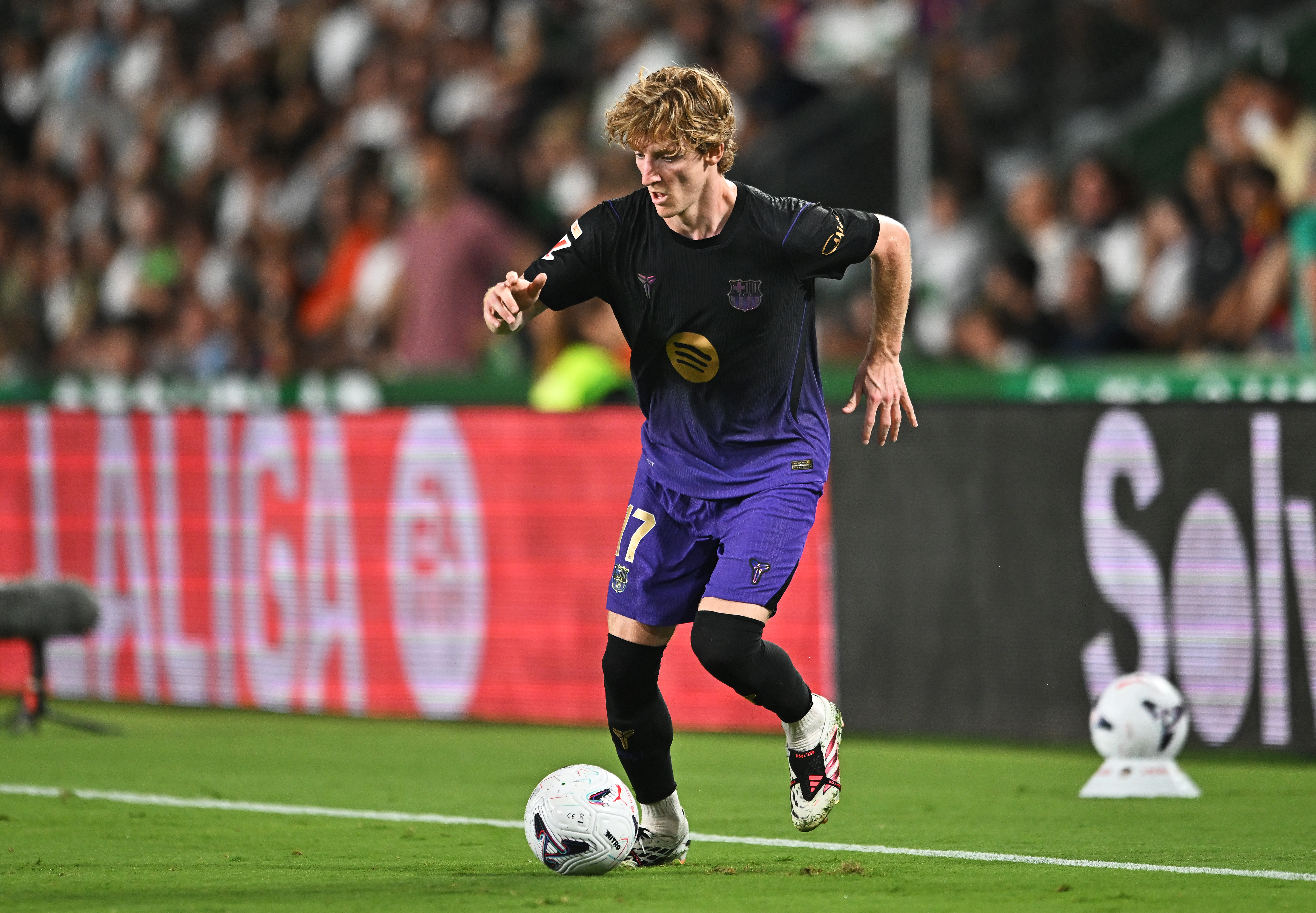 How 'outstanding' Anthony Gordon 'blew the game open' in 25 minutes on Barcelona debut
